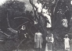 Nebiyev Ehmed ve Maral x. Zaqatala. Car kendi, 1913..jpg