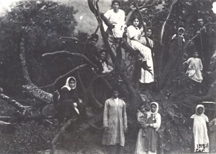 Əhməd Nəbiyev və Maral Əfəndiyeva (İzzət Nəbiyevin atası və anası), Car kəndi, 1913-cü il.
