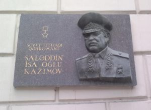 Мемориальная доска Салахаддина Кязимова в Баку.jpg